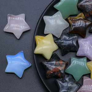 Pietra di cristallo naturale da 30 mm Stella Pentagramma Colorato mascotte Meditazione Chakra Reiki Pietre preziose curative Regalo lucido Collezione e decorazioni per la casa