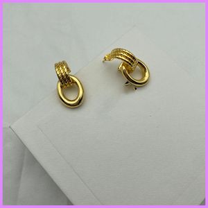 Novo 2021 Brincos Redondos Rua Moda Ouro Brinco Mulheres Desenhador Jóias Gold Ear Studs Senhoras para Party Wedding de Alta Qualidade D2110273F