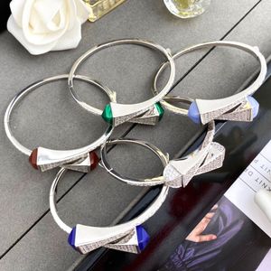 Bracciali di marca Braccialetto classico con polsino di diamanti Placcato in oro bianco 18 carati Accessorio per gioielli Regalo Donna Femme Accessori con sacchetti per gioielli Pochette Bijoux all'ingrosso