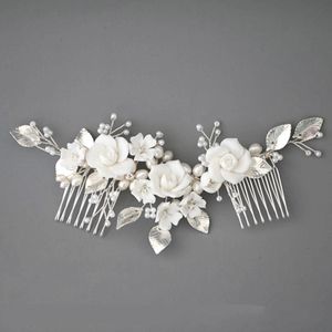 Floralbride Feito artesanal pérolas de água ceram flor bridal pente de casamento cocar acessório de cabelo damas de honra mulheres jóias