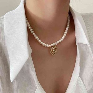 Retro Girl Palace Hollow Love Cross Pendant Pearl Chocker Clavicle Chain Necklace Jewelry for Women Beads