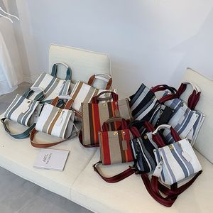 حقائب الكتف الشريط مصمم المتسوقين الصغيرة crossbody للنساء 2021 2 حجم الاتجاهات الإناث عارضة التسوق حقائب اليد