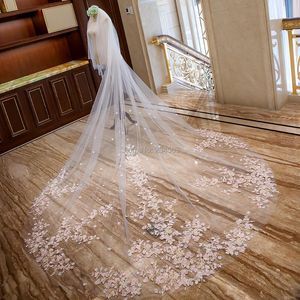 Brautschleier Atemberaubender zweilagiger Luxus-Hochzeitsschleier aus Spitze mit rosa Blumen, 4 Meter langer Kamm
