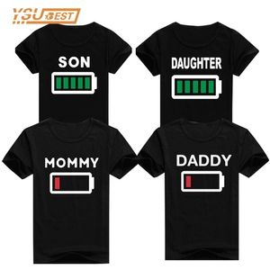 Summer Family Clothing MOMMY DAUGHTER SON T Shirt Battery Mother Kids Matching Outfits Short Sleeve Daughter Son Clothes 210521