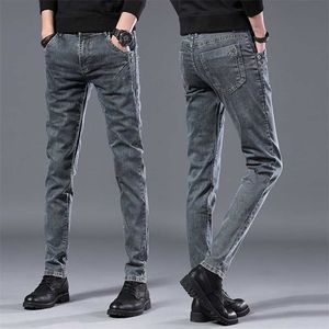 İlkbahar Sonbahar Erkekler Kot Siyah Klasik Moda Tasarımcısı Denim Skinny Jeans erkek Rahat Yüksek Kaliteli Slim Fit Pantolon 211011