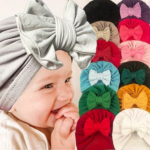 17 * 19 см Мягкий комфорт Baby Girls Turban Hat сплошной цвет ручной работы бабочки младенческие крышки луки головные уборные детские волосы аксессуары