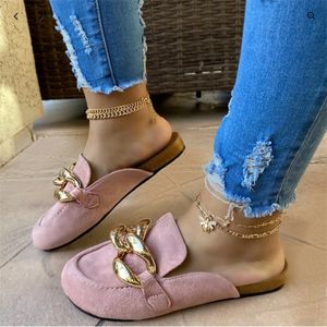 2021 Novo Chinelo Feminino Moda Grande Corrente Dourada Sandálias Sapatos Dedo Redondo Slip on Mules Salto Plano Casual Sandalias De Mujer X0523