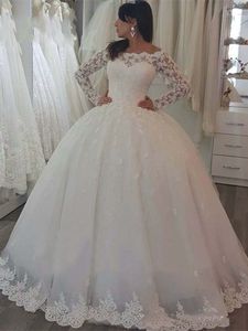 2022 Abiti da sposa musulmani arabi primaverili Abito da ballo in pizzo maniche lunghe Abiti da sposa da sposa Bottoni posteriori Appliques Abito da sposa caftano marocchino Tulle Abito da sposa su misura