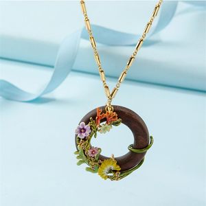 European And American Fashion Sandalwood Flower Vine Enamel Glaze Necklace Sweater Chain Female Hand drawn Craft Jewelry Pendant Necklaces