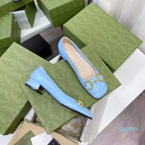 2021 최신 고품질 여성의 공식 신발 럭셔리 맞춤 금속 로고 소프트 및 편안한 모든 가죽 소재 35-42 3 종류 6663