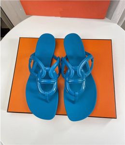 디자이너 슬리퍼 가족 여름 2022 새로운 돼지 코 헤링본 젤리 샌들 여행 착용 플랫 바닥 해변 연인 신발