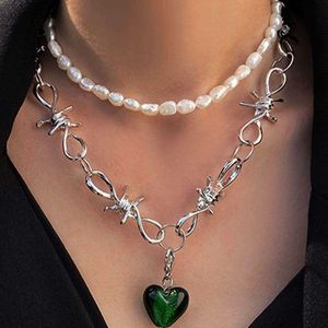 Thorns Imitation Pearls Stack Necklace Vintage for Women Charm Streetwear Green Heart Pendant Necklace Choker Jewelry