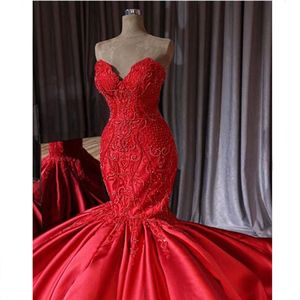 Şapel Tren Empire Prom Uzun Kırmızı Satin Ruffles Denizkızı Boncuklu Akşam Partisi Elbiseler Seksi Sırtsız Resmi Gowns Vestidos De Fiesta