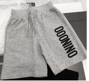 Nuovi bambini Primavera estate Pantaloncini di fascia alta Marca Lettera Modello Pantaloni corti Abbigliamento per ragazzi Pantaloncini di cotone per bambini Taglie forti Grigio Nero