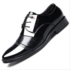 Formal Designer Negócios Macho Vestido Sapatos Sólido Pontilhada Toe Lace-up Mens Não-Slip Couro Casual Shoe Respirável