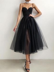 Sexiga Black Party Dresses Spaghetti Straps Tea-Length A-Line Homecoming Dress Robe de Soiree för Kvinnor Skräddarsy