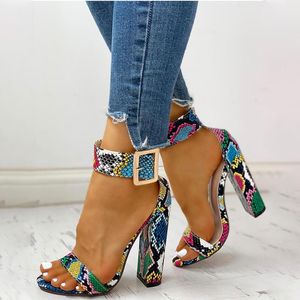 Summer High Heels 2021 Buckle Leopard Print Kvinnor Sandaler Ankel Strap Square Heel Fashion Pumps Drop Drop