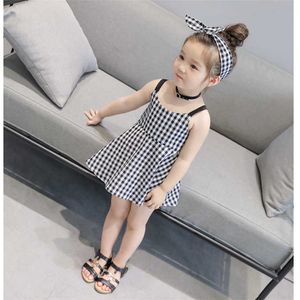 Children's dress summer dress Korean new children's wear children's black and white classic lattice suspender skirt