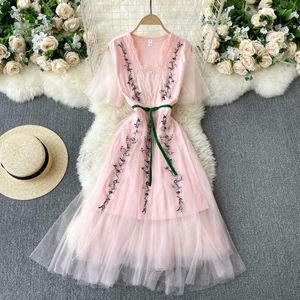 Schwarz/Rosa Mesh Bestickt Midi Kleid Frauen Süße Quadrat Kragen Kurzarm Hohe Taille Vestidos Weibliche Sommer 2021 Neue mode Y0603