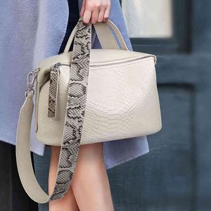 Ny 2021 Trendig Cowhide Portable Women's Bag Stora Kapacitet Messenger Pillow Läder Mode