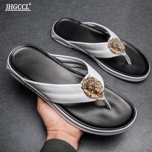 Flip-flops läder sandaler för män cowhide tofflor sommar lyx tillbehör t24