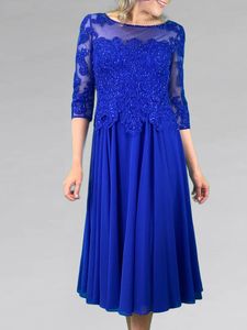Blaues Kleid für die Brautmutter, transparenter Ausschnitt, Applikation mit Perlen, Reißverschluss hinten, Dreiviertelärmel, Partykleider für die Mutter