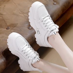 Buty do biegania dla mężczyzn Kobiety Trenerzy Profesjonalne Jogging Sporty Outdoor Walking Sneakers Hiking Najwyższej jakości