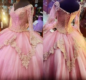 2022 Pink Pearls Quinceanera Dresses Long Sleeve Sweetheart Gold Applique Beaded Layers Princess Ball Gowns Sweet 15 Dress Pro173s