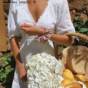 Francês Branco Rendas Costura Hollow Buff Manga Vestido de Lace-Up Verão V-Neck Style Feriado Vestido Feminino Cor Sólida 210508