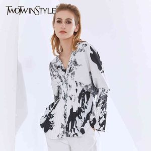 Twotwinstyle Baskılı Dantelli Tunik Bluz Kadınlar Için V Boyun Flare Kollu Zarif Beyaz Gömlek Kadın Sonbahar Moda Sonbahar 210517