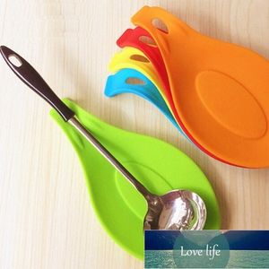 Random Color 1PC Silicone Spoon Insulation Mat Silicone Heat Resistant Placemat Drink Glass Coaster Tray Spoon Pad Kitchen Tool