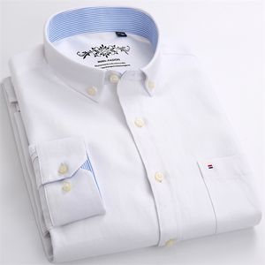 メンズプラスサイズカジュアルソリッドオックスフォードドレスシャツシングルパッチポケット長袖レギュラーフィットボタンダウンシャツ210809