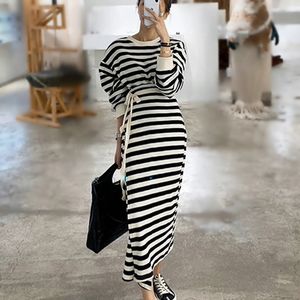 Qooth Retro Color Matching Stripes Dress Cinghie in vita Abito lungo allo spiedo sopra il ginocchio Gonna lunga Fashion Trendy Dress QT594 210518