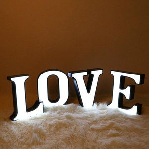 Articoli di novità Nome luminoso Lettera Altezza 18 cm Luce a led 26 Alfabeto Batteria per feste Decorazione di nozze romantica