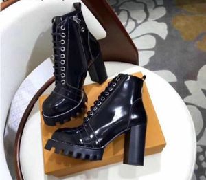 المرأة الكاحل الأحذية الرئيسية الأزياء الدانتيل يصل منصة الجلود مارتن التمهيد أعلى مصمم السيدات إلكتروني طباعة الشتاء الجوارب الأحذية 7618