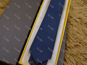 18 Stil Mäns Brev Tie Silk Slips Stor Kontrollera Liten Jacquard Party Bröllop Woven Fashion Design Män Casual Slipsar