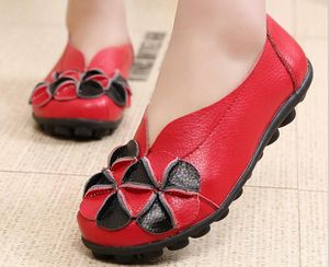 2021 ilkbahar ve sonbahar düz dipli çiçekler artı boyutu kadın ayakkabı deri yumuşak tabanlı kaymaz anne rahat ayakkabılar boyutu 34-44