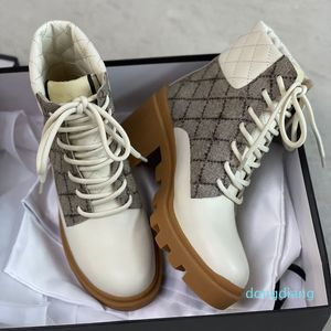 Designer-Women's Ankel Boot Luxury Martin Desert Boots Beige och Ebony Äkta Läder Quilted Lace-up Vinter Skor Gummi Lug Sula