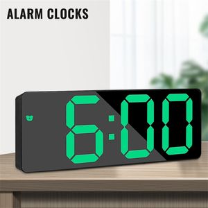 Sveglia digitale Specchio Luci notturne a LED Snooze Display Time Table Lampada da tavolo Decorazioni per la casa 210804