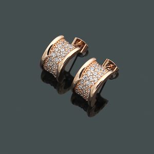 2024 Stud de alta qualidade Mulheres Designer Ear Studs Luxuoso Titanium Steel Gypsophila brincos cheios de diamantes Jóias da moda