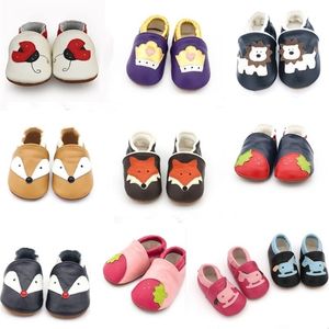 Nova raposa à prova de skid Sapatos de bebê macio de couro macio meninos meninos meninas infantil criança mocassins sapatos chinelos primeiros caminhantes 210326