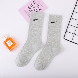 Mode 100 % Baumwolle, hochwertige Herrensocken, Damen und Herren, lange, kurze, lässige, atmungsaktive Sportsocken im Großhandel