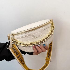 Chain Fanny Pack Women Leather Waist Bag Chest Mini Kvinnlig handväska Fashion Ladies Shoulder Crossbody Väskor