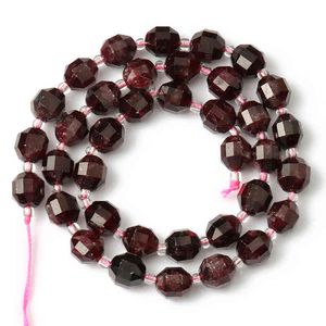 Naturalny Granat Mineral 8mm Dark Red Oiive Kształt Luźne Klejnoty Kamień Koraliki Do Biżuterii Dokonywanie DIY Bransoletka Naszyjnik 15