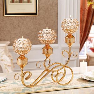 Stearinljushållare Europeisk stil Romantisk hållare Bröllopsdekoration Modernt guld matbord dekorera ljuskrona hem BC