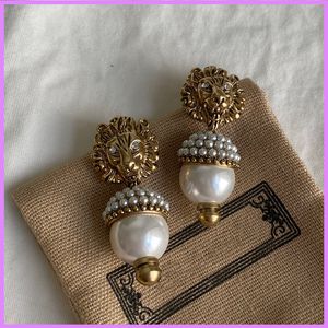 Atacado Brincos de Moda de Rua Feminina de Luxo Designer de Jóias Pérola Brinco de Leão Feminino Ear Studs Retro Alta Qualidade D2111036F