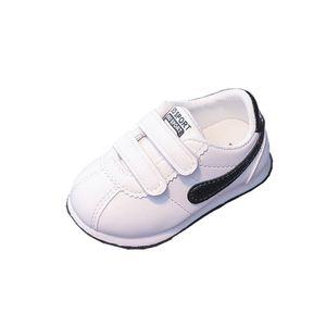 Baby pojke skor för 1 år gammal mjuka botten toddler skor flicka stripe nyfödda krok loop platta sneakers spädbarn falla skor d09251 210326