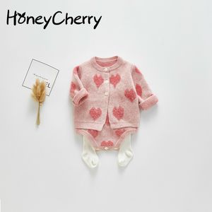 Baby Girl Cardiganand Baby Romper Garnitur Flokowanie Kurtki Love (swetry i muszą być kupowane oddzielnie) 210515