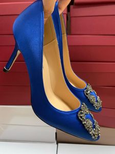 2021 Moda Mulheres Luxery Shoes 10 cm saltos altos sexy sapatos de casamento de seda botão quadrado broca de couro genuíno apontou toe