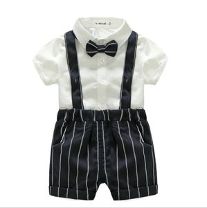 Söt baby pojkar gentleman stil kläder sätter sommar toddler kortärmad tröjor med bowtie + striped suspender shorts 2st set barn passar spädbarn outfits